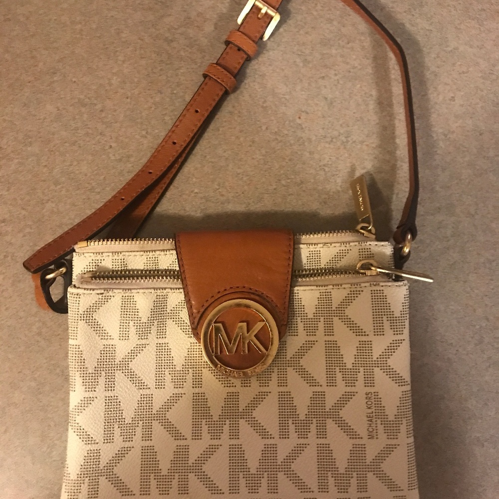 Michael kors cross body
